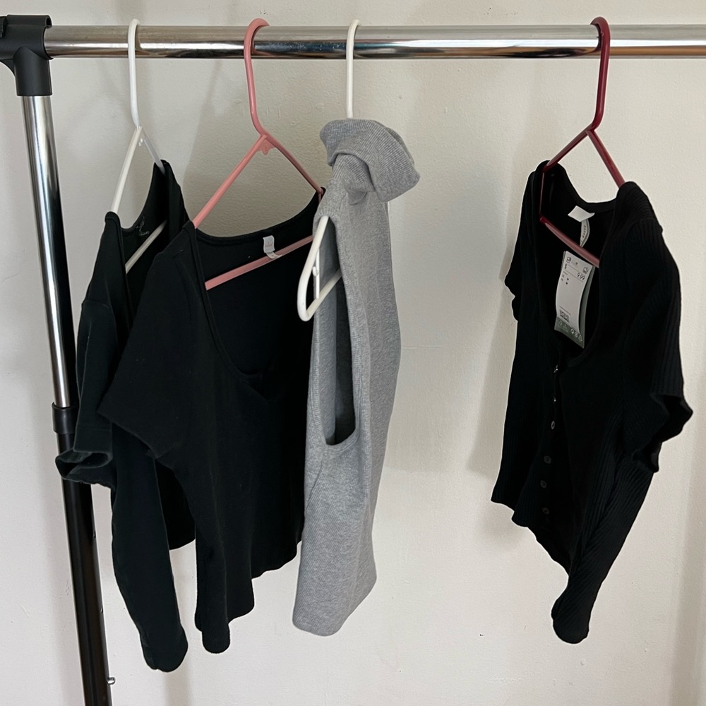 Bundle of 4 M-L Crop Tops